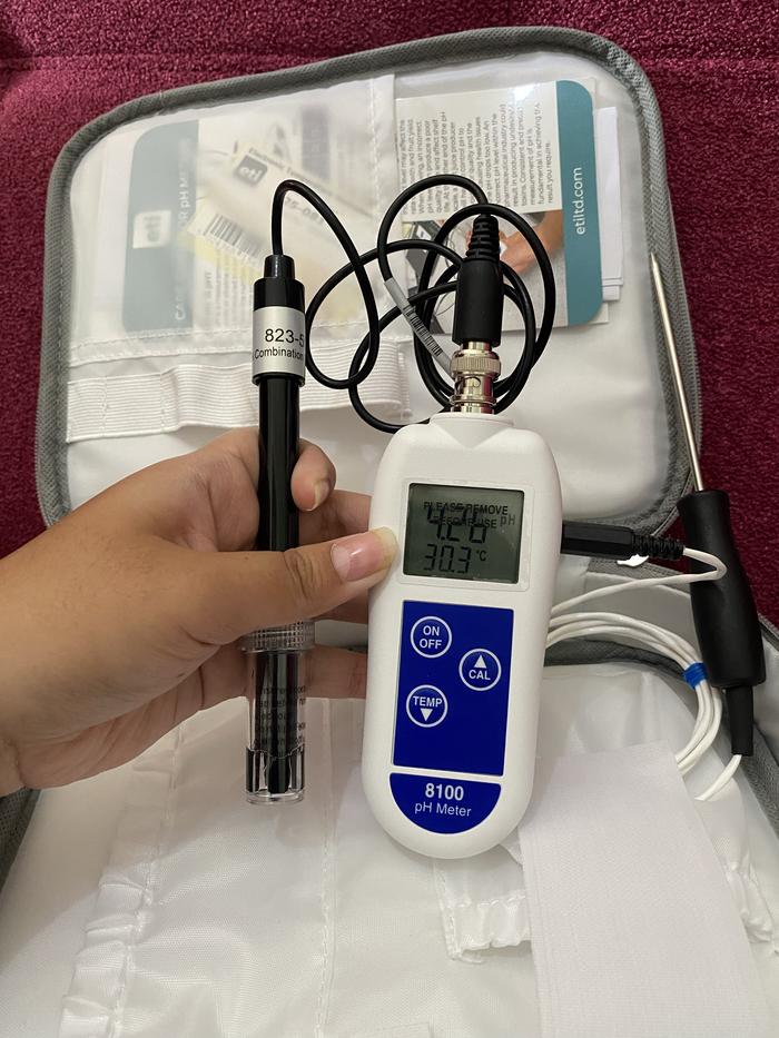 pH Meter Kit pH Temperature Kit 8100 Catalog 860-810 ETI