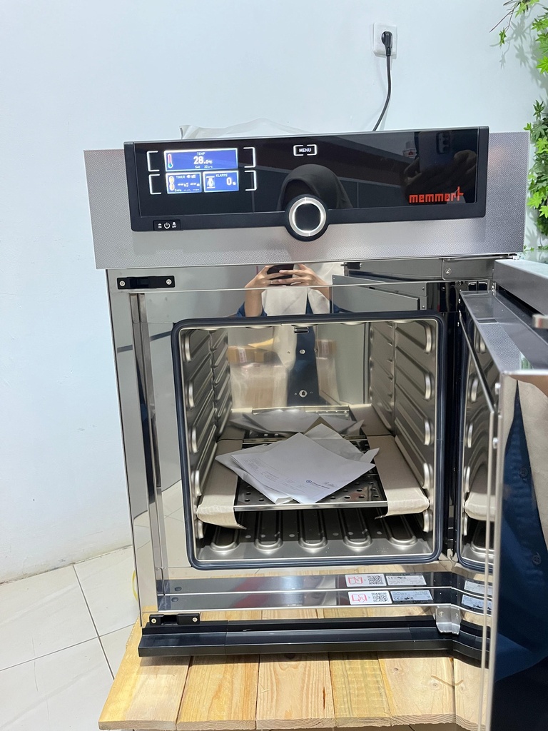 MEMMERT UN30 Oven Lab 32 L / MEMMERT UN 30 Universal Oven