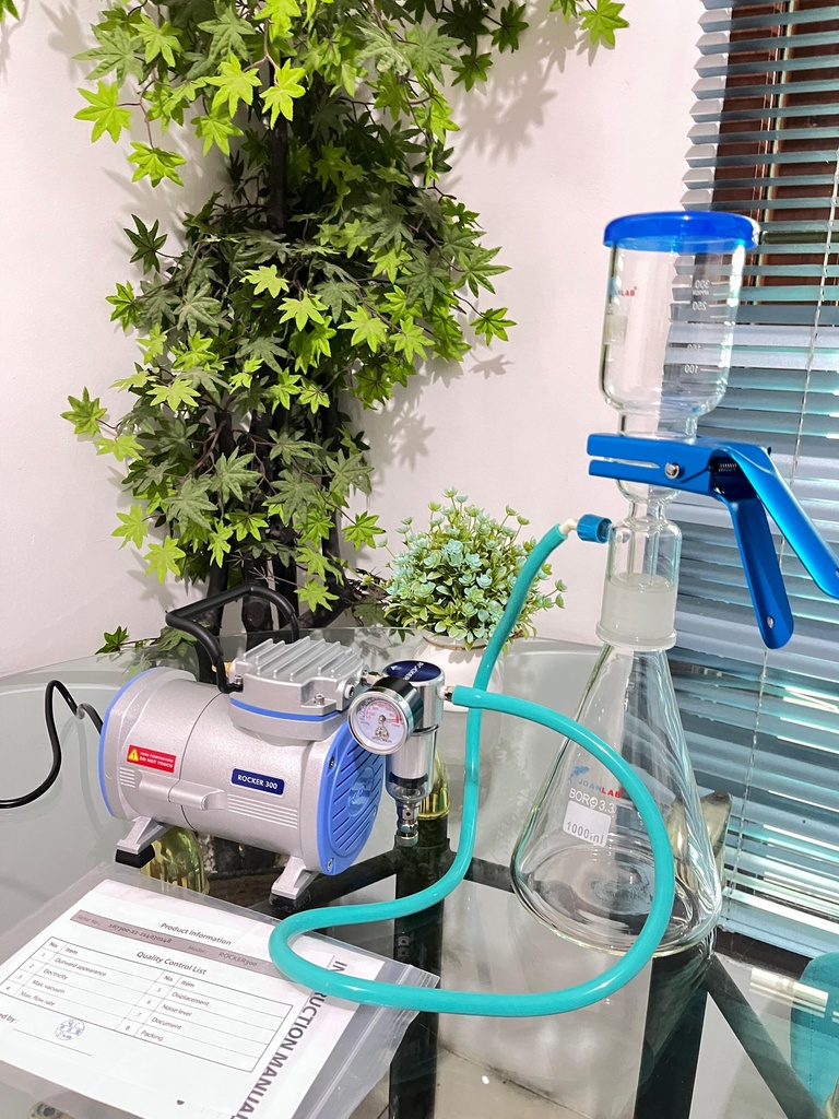 Set Glass Vacuum Filtration Apparatus Plus Vacuum Pump Rocker 300