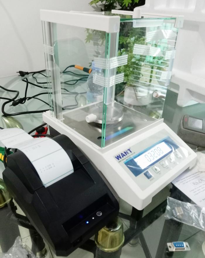 Want Timbangan Analitik FA2004E Readability 0,1 mg Kapasitas 200g Resolusi 0,0001g Tampilan LCD Putih Backlight Stabil dalam 3 Detik