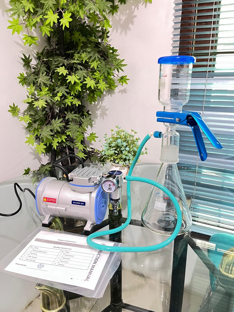 Set Glass Vacuum Filtration Apparatus Plus Vacuum Pump Rocker 300